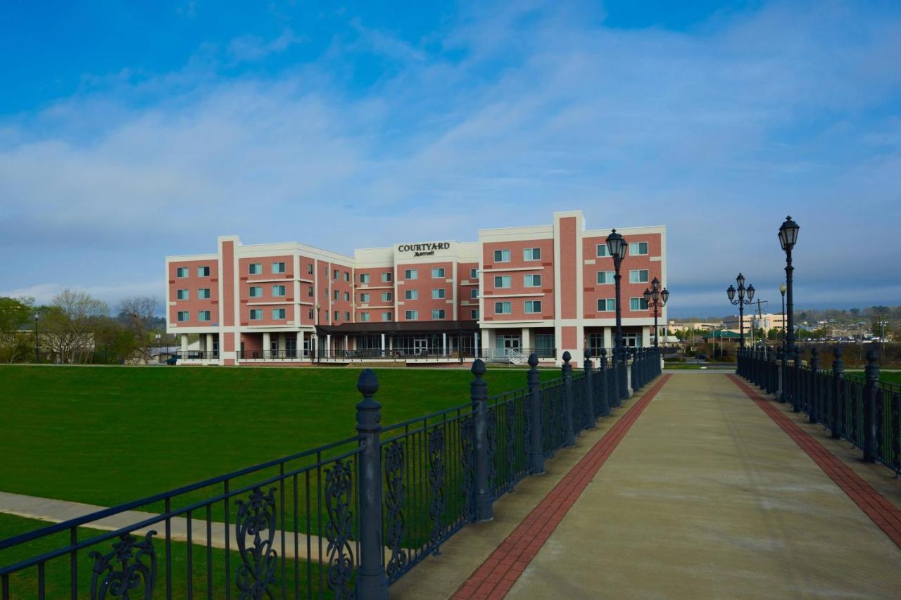 Courtyard By Marriott Rome Hotel Exterior photo